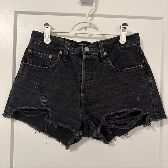 Levi’s 501’s Black High- Rise Denim Cutoff Shorts Distressed Hem Size 27 Women’s - Picture 3 of 13